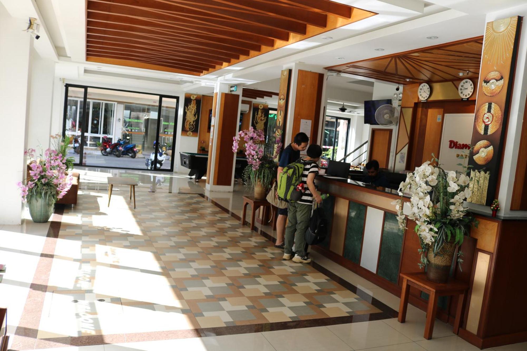 Diamond Crown Hotel Patong Exterior photo